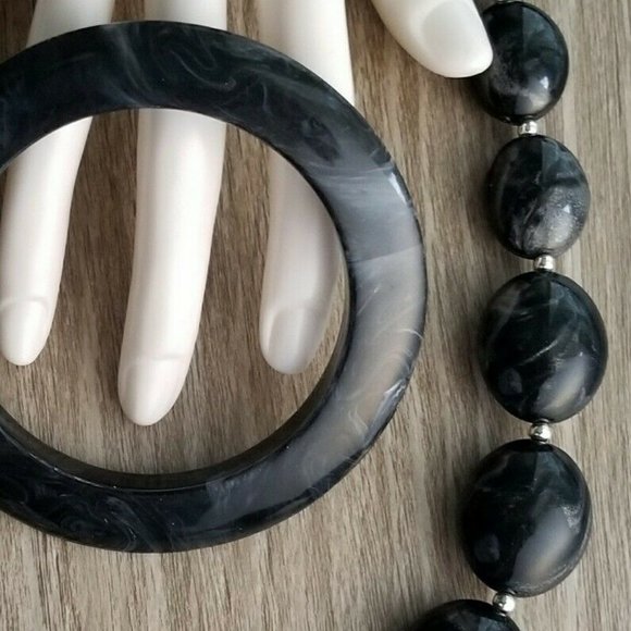 LUCITE MARBLED SAUCER BANGLE BRACELET & NECKLACE - Picture 7 of 8